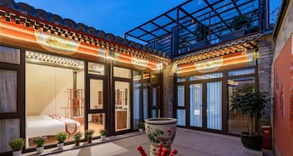 Peking traditional quadrangle Hotel located in ancient Hutong ïŒdowntownïŒ
