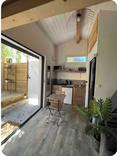 Maisonnette et terrasse au cœur du village pour tout faire à pieds à St Mandrier