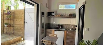 Maisonnette et terrasse au cœur du village pour tout faire à pieds à St Mandrier