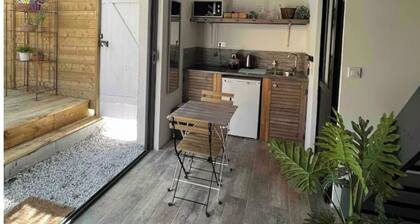 Maisonnette et terrasse au cœur du village pour tout faire à pieds à St Mandrier
