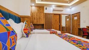 Familierom | Skrivebord, skrivebord for bærbar PC, wi-fi (inkludert) og sengetøy