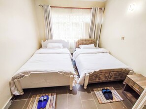 3 slaapkamers, een strijkplank/strijkijzer, wifi, beddengoed