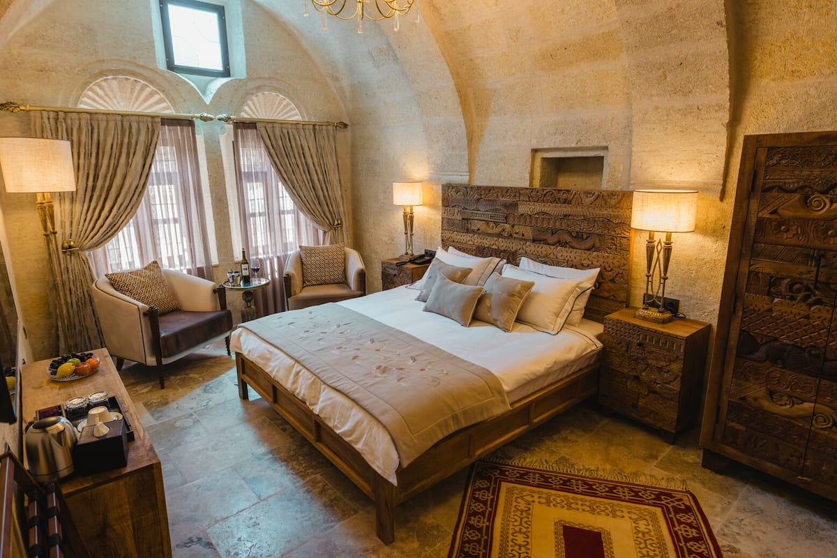 Premium bedding, in-room safe, laptop workspace, free WiFi