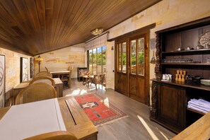 Free daily local cuisine breakfast - Akantha House (Urgup)