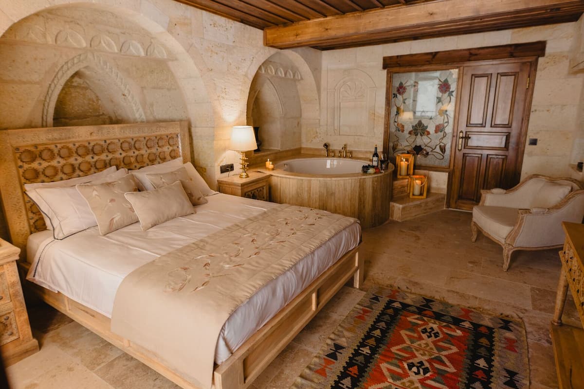 Premium bedding, in-room safe, laptop workspace, free WiFi