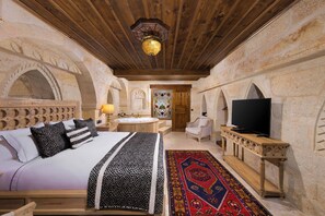 King Room | Premium bedding, in-room safe, laptop workspace, WiFi (free) - Akantha House (Urgup)