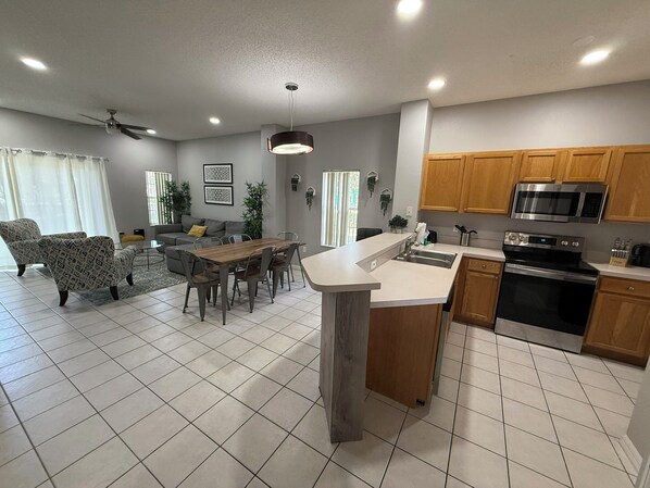Fridge, microwave, oven, stovetop - Close to Pool! End Unit Townhouse Emerald Island Resort Near Disney! (Kissimmee)