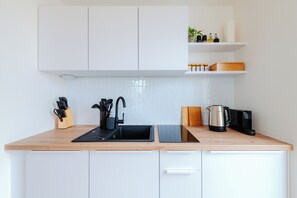Fridge, stovetop, dishwasher, coffee/tea maker