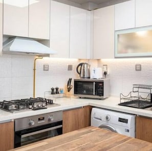 Micro-ondes, four, plaque de cuisson, lave-vaisselle