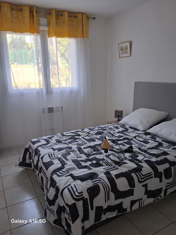 2 slaapkamers, een strijkplank/strijkijzer, wifi, beddengoed