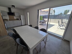Dining - Villa Corail: Modern & Private Pool! (Saint-Jean-de-Monts)