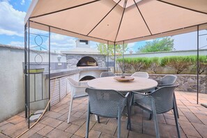 Outdoor dining - Sunshine Suites by Litto (Okrug Gornji)