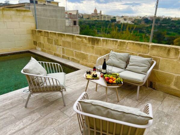 المنطقة المحيطة بالمنشأة