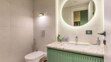 BOHO Studio: Dream Catcher in Mar Mikhael | Chậu rửa trong phòng tắm