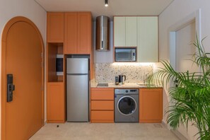 BOHO Studio: Nomad in Mar Mikhael | Private kitchenette | Fridge, microwave, stovetop, cookware/dishes/utensils - BOHO Studios by Stayinn (Beirut)
