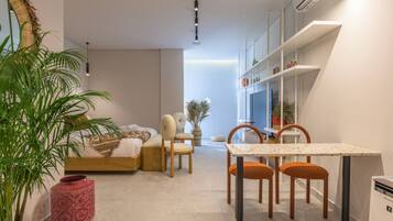 BOHO Studio: Nomad in Mar Mikhael | In-room safe, laptop workspace, blackout curtains, iron/ironing board