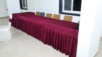 Petit déjeuner complet servi tous les jours en supplément