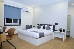 Family Suite, City View | Premium bedding, memory-foam beds, in-room safe, desk - Hotel Vista Airport Zone (Hyderabad)