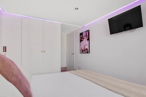 1 slaapkamer, een strijkplank/strijkijzer, gratis wifi