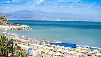 Una spiaggia nelle vicinanze