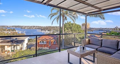 Metawise Luxe 6 Bed Ocean View Family Home in Seaforth