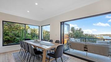 House | 6 bedrooms, Internet