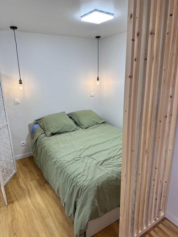 1 bedroom, WiFi, bed sheets