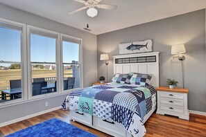 4 bedrooms, desk, free WiFi, bed sheets