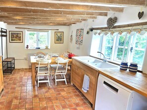 Cottage | Cuisine privée | Lave-vaisselle, batterie de cuisine, vaisselle et ustensiles