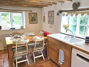 Ferienhaus | Eigene Küche | Geschirrspüler, Kochgeschirr/Geschirr/Besteck