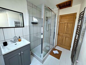 Cottage | Bathroom | Shower - Picket Mead (Colyton)