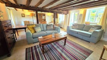 Cottage | Living area