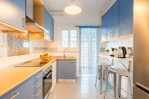 Fridge, microwave, oven, stovetop - Apartment in Torremolinos by the Beach (Torremolinos)