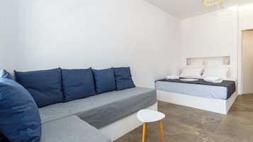 Minibar, espacio para trabajar con laptop, insonorización y wifi gratis