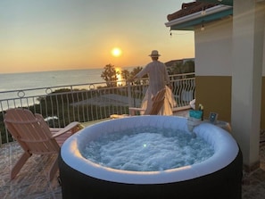 Outdoor spa tub
