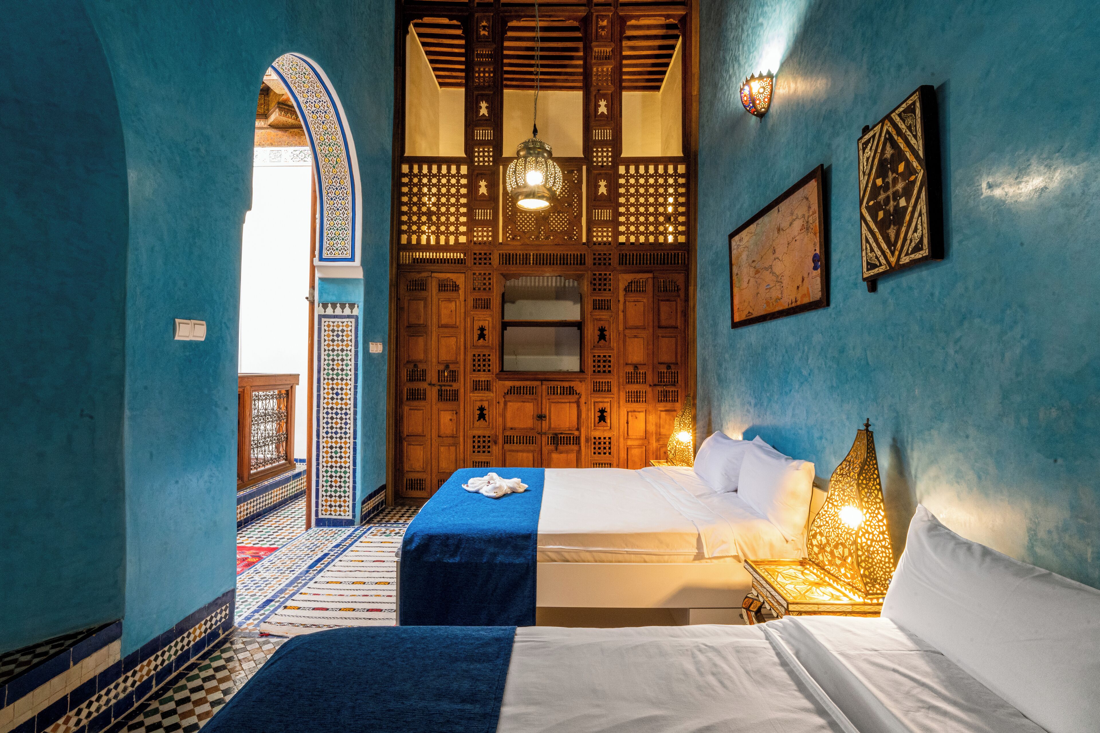 5 habitaciones, tabla de planchar con plancha, internet y ropa de cama 