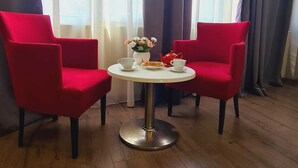 Deluxe Triple Room, City View | WiFi (free), bed sheets - Hotel Driti (Tirana)