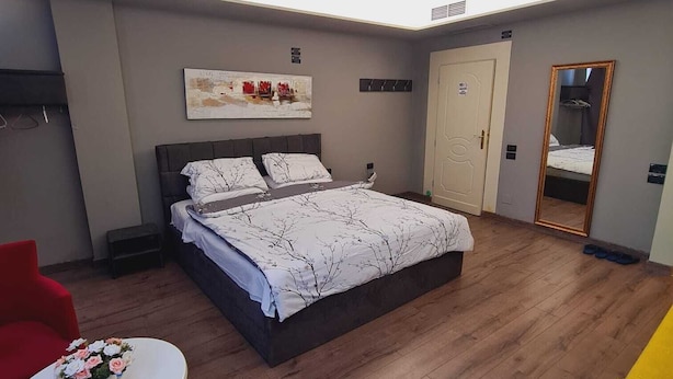 Deluxe Triple Room, City View | WiFi (free), bed sheets - Hotel Driti (Tirana)