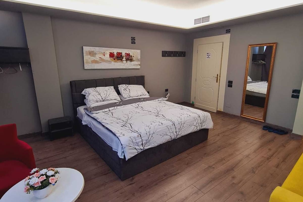 Deluxe Triple Room, City View | Free WiFi, bed sheets