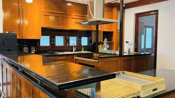 Premium House, Sea View | Private kitchen | Full-size fridge, microwave, oven, stovetop