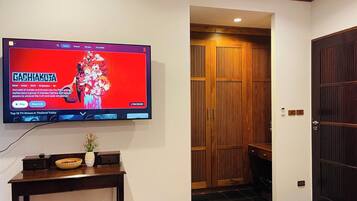 Premium House, Sea View | In-room safe, blackout drapes, soundproofing, iron/ironing board