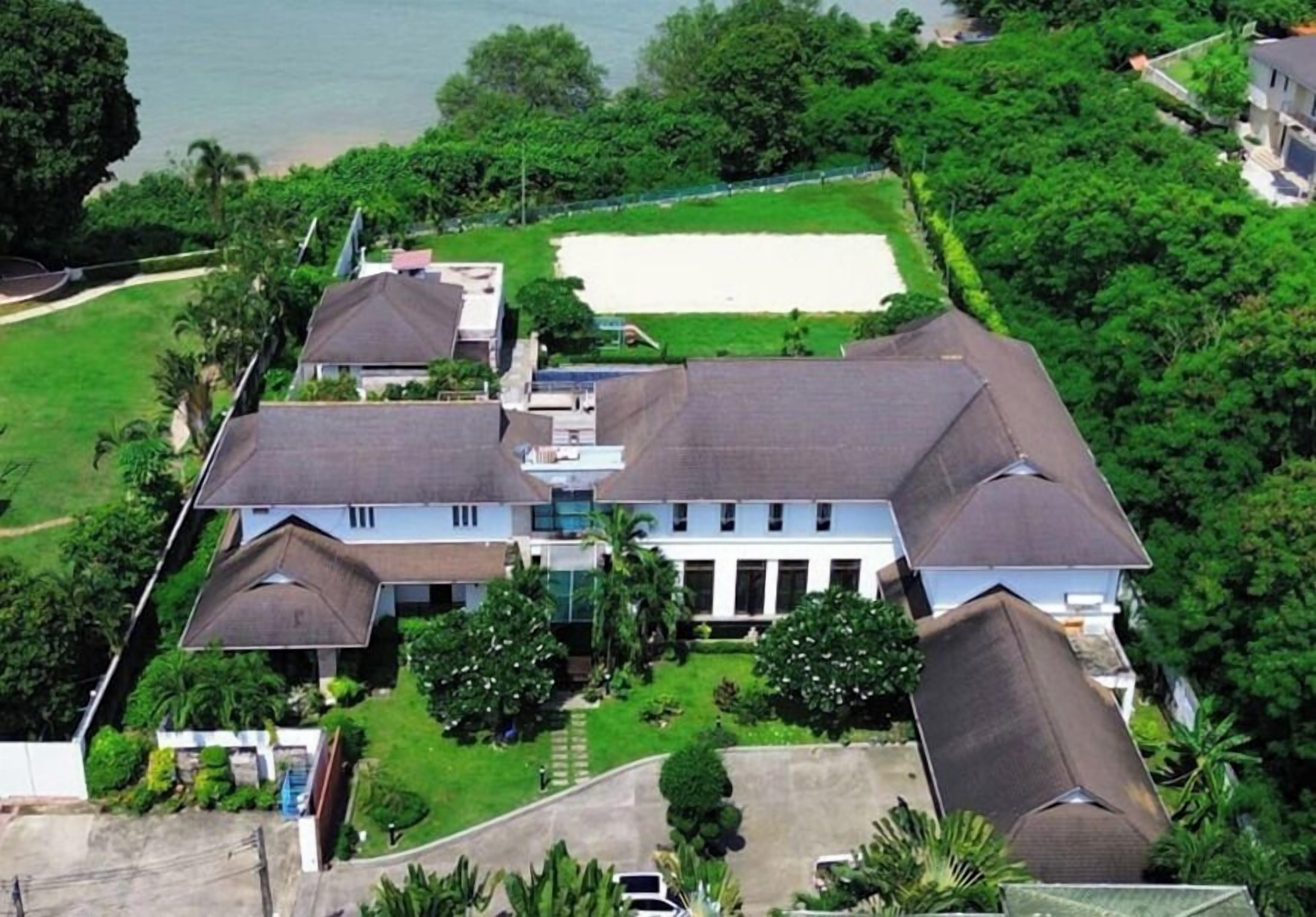 Fachada de la propiedad