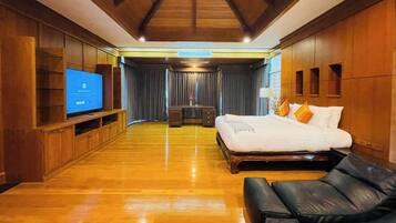 Premium House, Sea View | In-room safe, blackout drapes, soundproofing, iron/ironing board