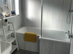 Cottage | Bathroom | Shower - Ty Drws Nesaf (Swansea)