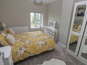 3 bedrooms, individually decorated, individually furnished, free WiFi