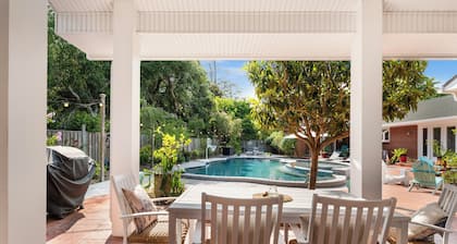 Shoreline Estate-5BR Pool Retreat w/ Chef's Kitchen