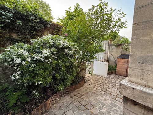 La Maison du 18, Charming B&B for 1 to 6 people in the heart of Chantilly