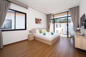 3 bedrooms, in-room safe, desk, iron/ironing board