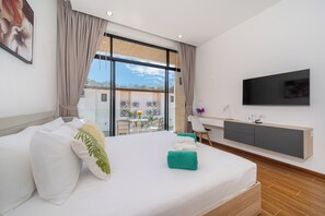 3 bedrooms, in-room safe, desk, iron/ironing board - Charming 3-bedroom villa with AC, WiFi in enchanting Tambon Kamala (Tambon Kamala)