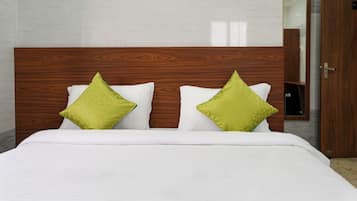 Kamar Deluks | Seprai premium, tempat tidur Select Comfort, dan meja kerja